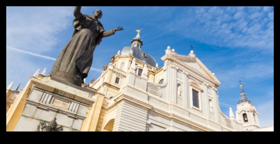 Sanctuare sculptate: Navigarea în spațiile sacre ale istoriei